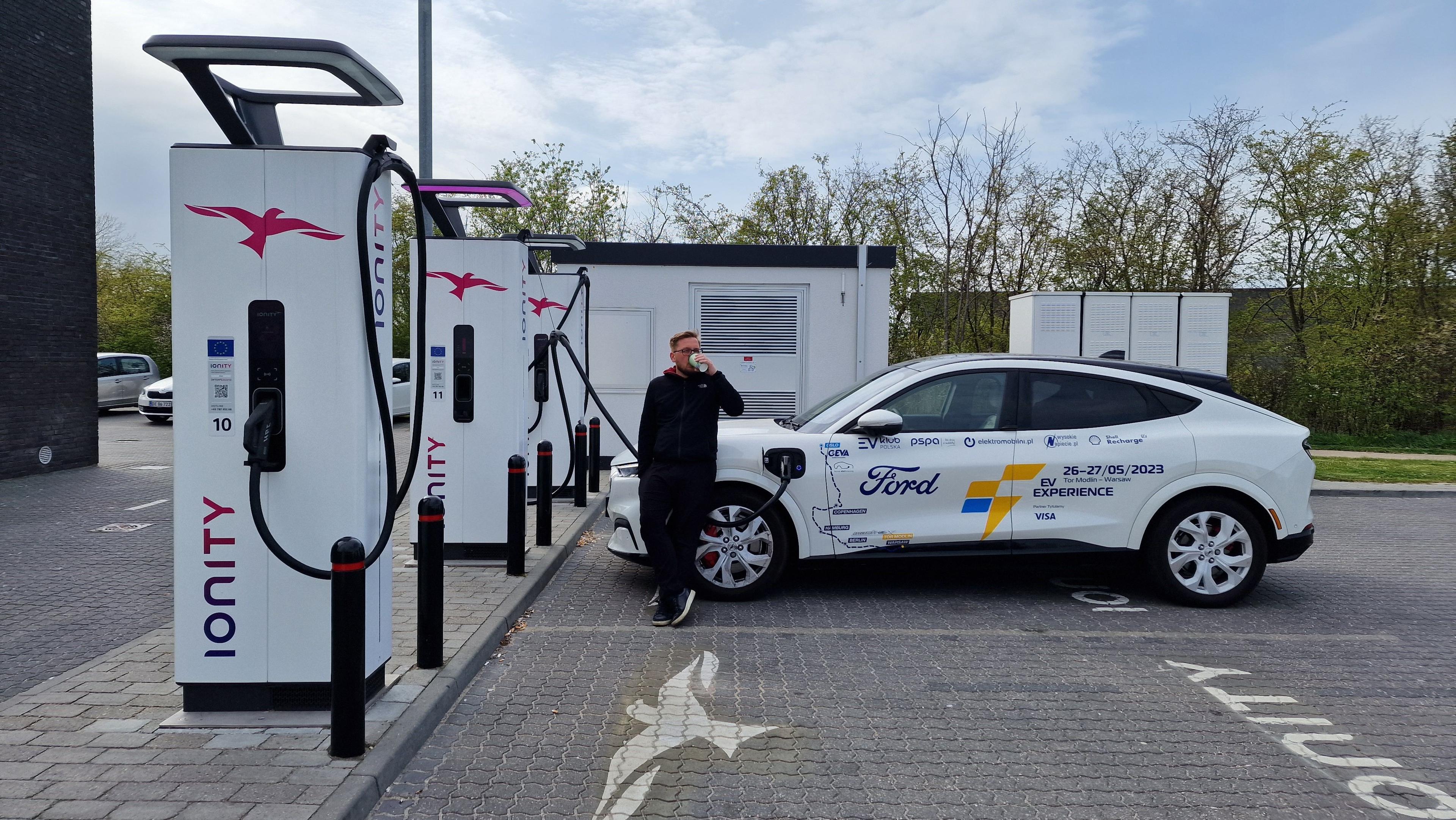 Test usługi Plug&Charge w Mustangu Mach-E na trasie Warszawa-Oslo ...